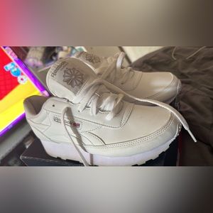Reebok renaissance wide size 8